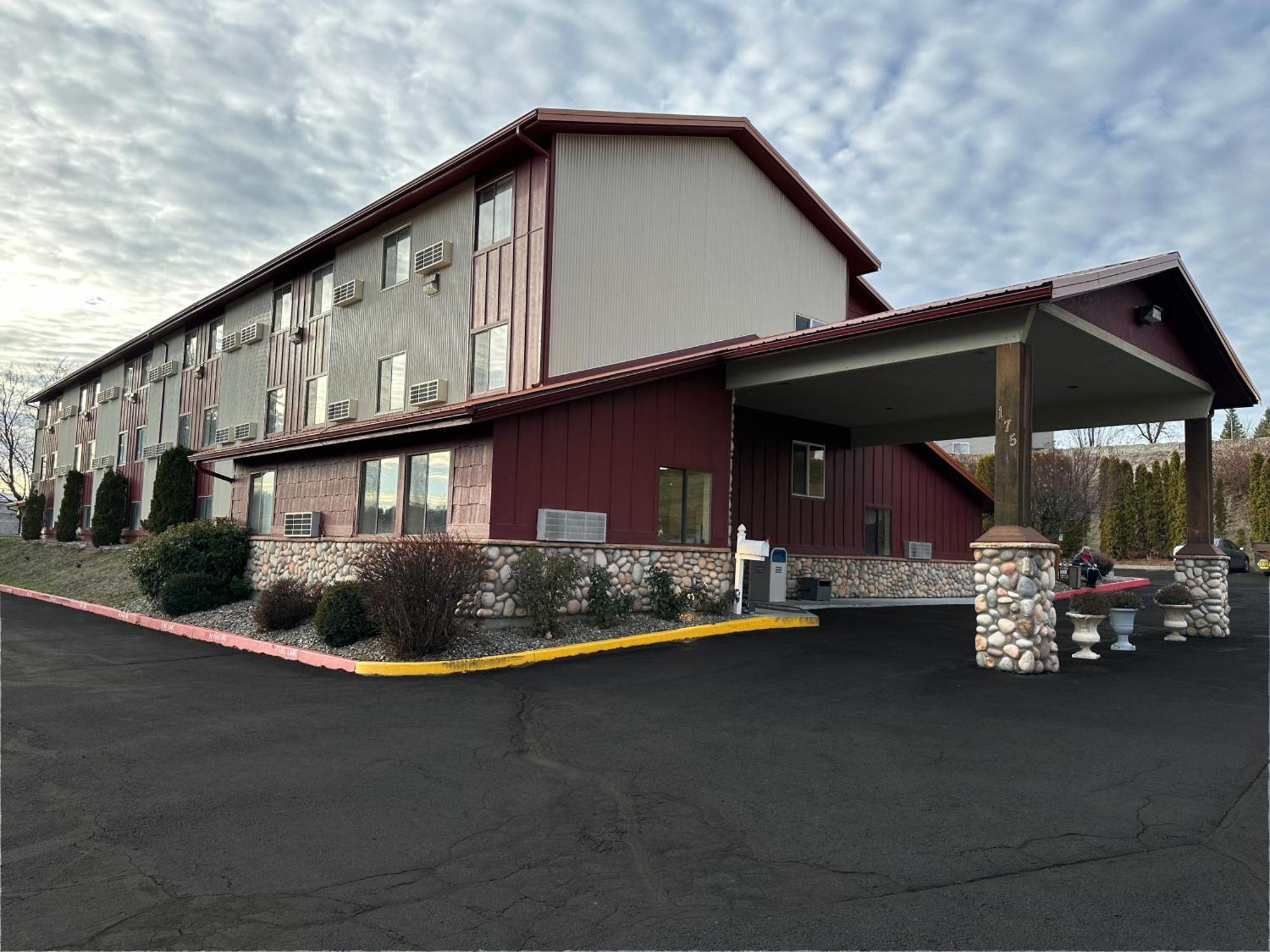 Fairbridge Inn & Suites Moscow - Pullman Exterior photo